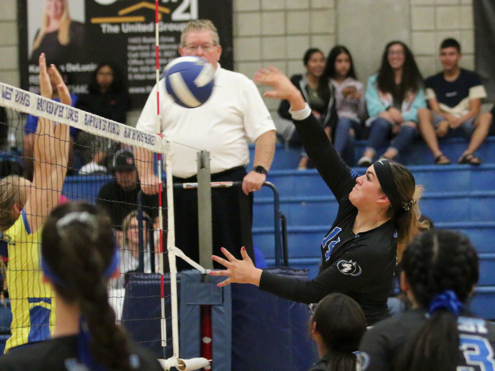 Huskies show heart in loss to Monarchs on Senior Night